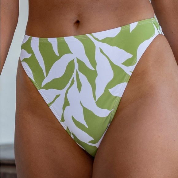 High-waisted Bikini Bottom - Picture 1 of 3